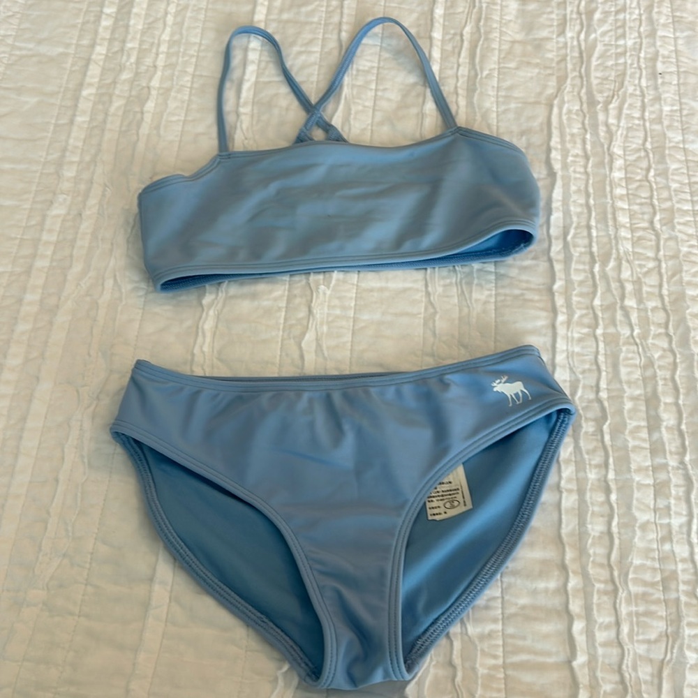 Abercrombie kids 2 piece. Size 7/8. Blue. Excellent condition. No piling